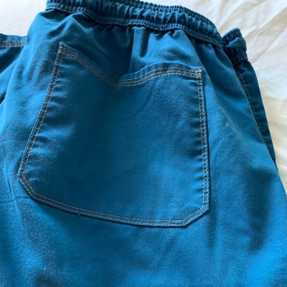 Scrub set - Picture 2 of 6